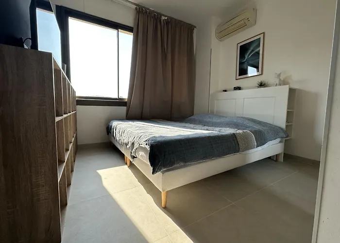 Spacious In With Balcony 니스