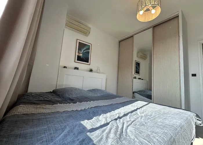 Spacious In With Balcony *