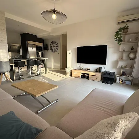 Spacious In With Balcony Appartamento Nizza