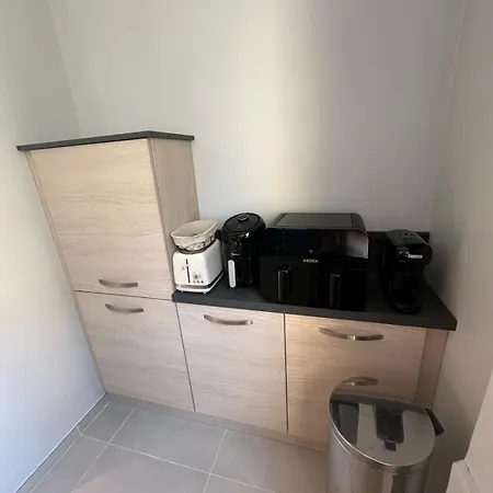Spacious In With Balcony * 니스