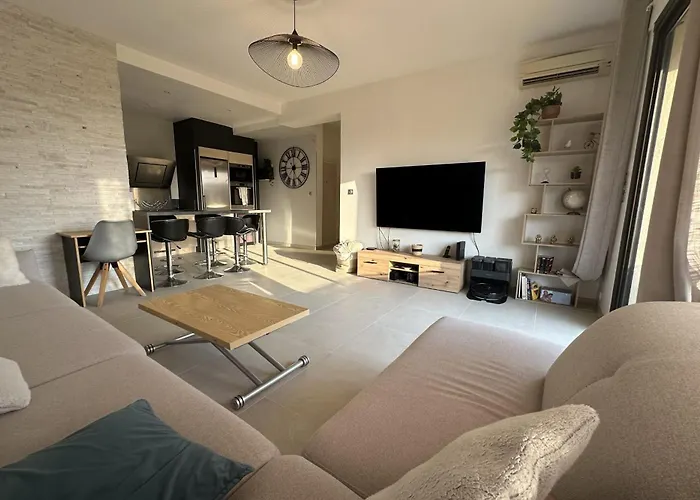 Spacious In With Balcony Apartman Nizza