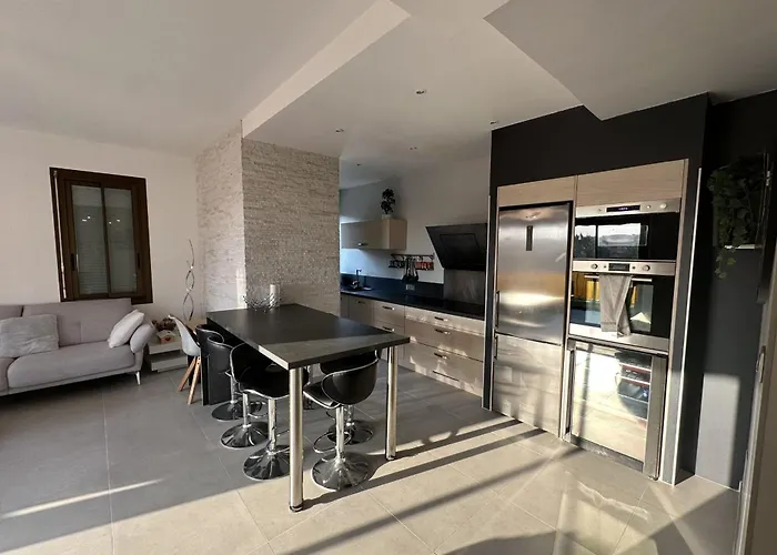 Spacious In With Balcony *