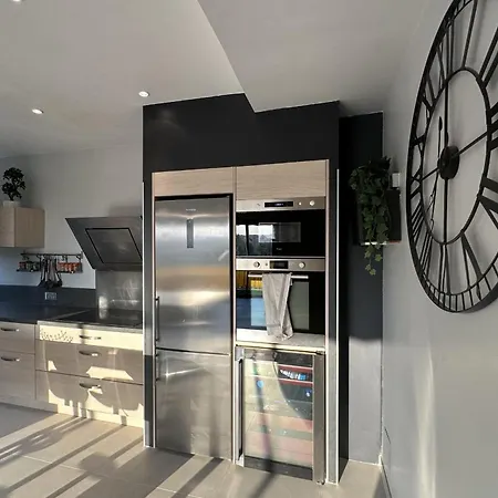 Spacious In With Balcony * Nice